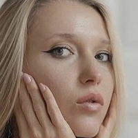Natalie (Avo) Naken