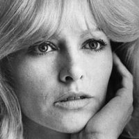 Nathalie Delon Naken