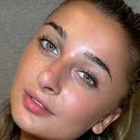 NiamhPerryy Naken