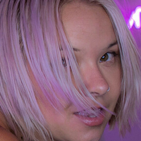 Nicky Dark Naken
