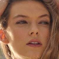 Nicole Petrie Naken