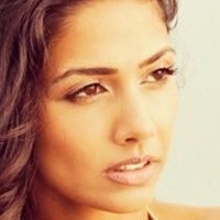 Nosheen Phoenix Naken
