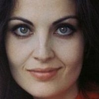 Olga Karlatos Naken