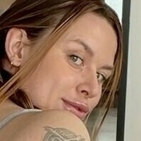 Olivia Hale Naken
