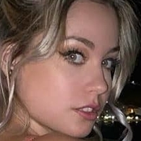 Paola Skye Naken