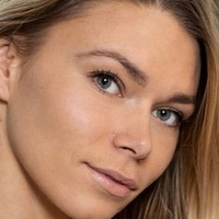 Paulina Naken