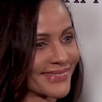 Persia White Naken