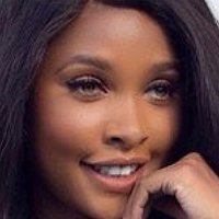 Phoenix Skye Naken