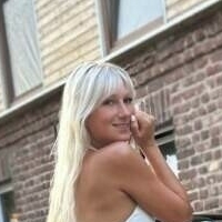 Pia.sti Naken