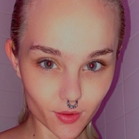 PiperAvery Naken