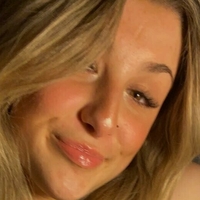 Rayna Denike Naken