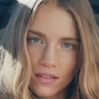 Rebecca Leigh Longendyke Naken