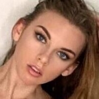 Riah Rose Naken