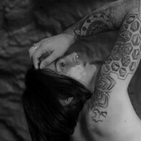 Risky.Raven Naken