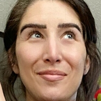 Sara Hugg Naken