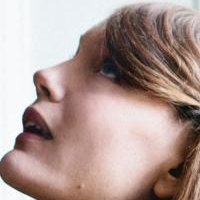 Sarah Riedel Naken