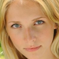Sarah Ulrich Naken