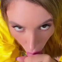 Scarlet Benz Naken