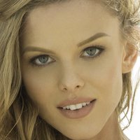 Scarlett Burke Naken