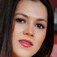 Serina Gomez Naken