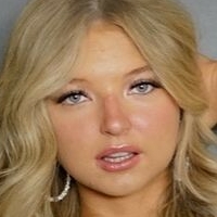 Shae Smolik Naken