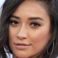Shay Mitchell Naken