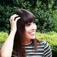 Sheilagrembiule Naken