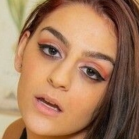Shelby Mayne Naken