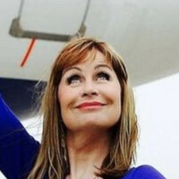 Sian Lloyd Naken