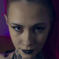Skylar Calico Naken