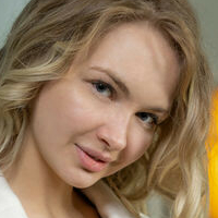 Sophie Blond Naken