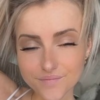 Stefanie Sutton Naken