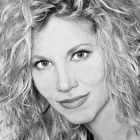 Suzette Andrea Naken
