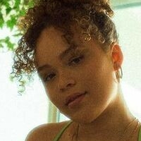Tahani Anderson Naken