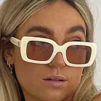 Taila Ella Naken
