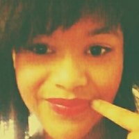 Tara Leon Naken