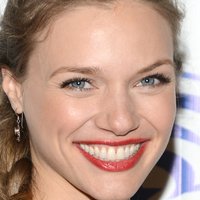 Tracy Spiridakos Naken
