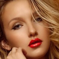 Trista Mikail Naken