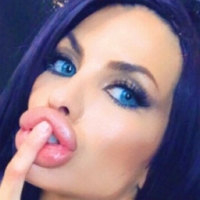Uk_Alee Naken