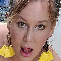 Ursula Naken