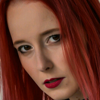 Valéria Kozma Naken