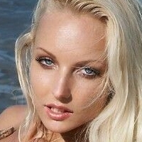 Veronika Simon Naken