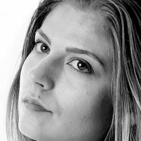 Victoria Mintz Naken