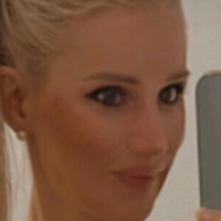 Viki Benz Naken