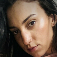 Vikki Mlynn Naken