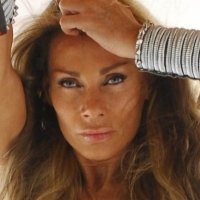 Virginia Hey Naken
