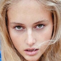 Zoe Helena Naken