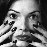 Zoë Lund Naken