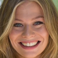 Zoe Straub Naken